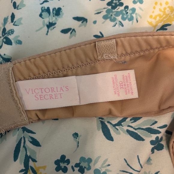Victoria's Secret Nude Strapless Bra - Picture 2 of 3